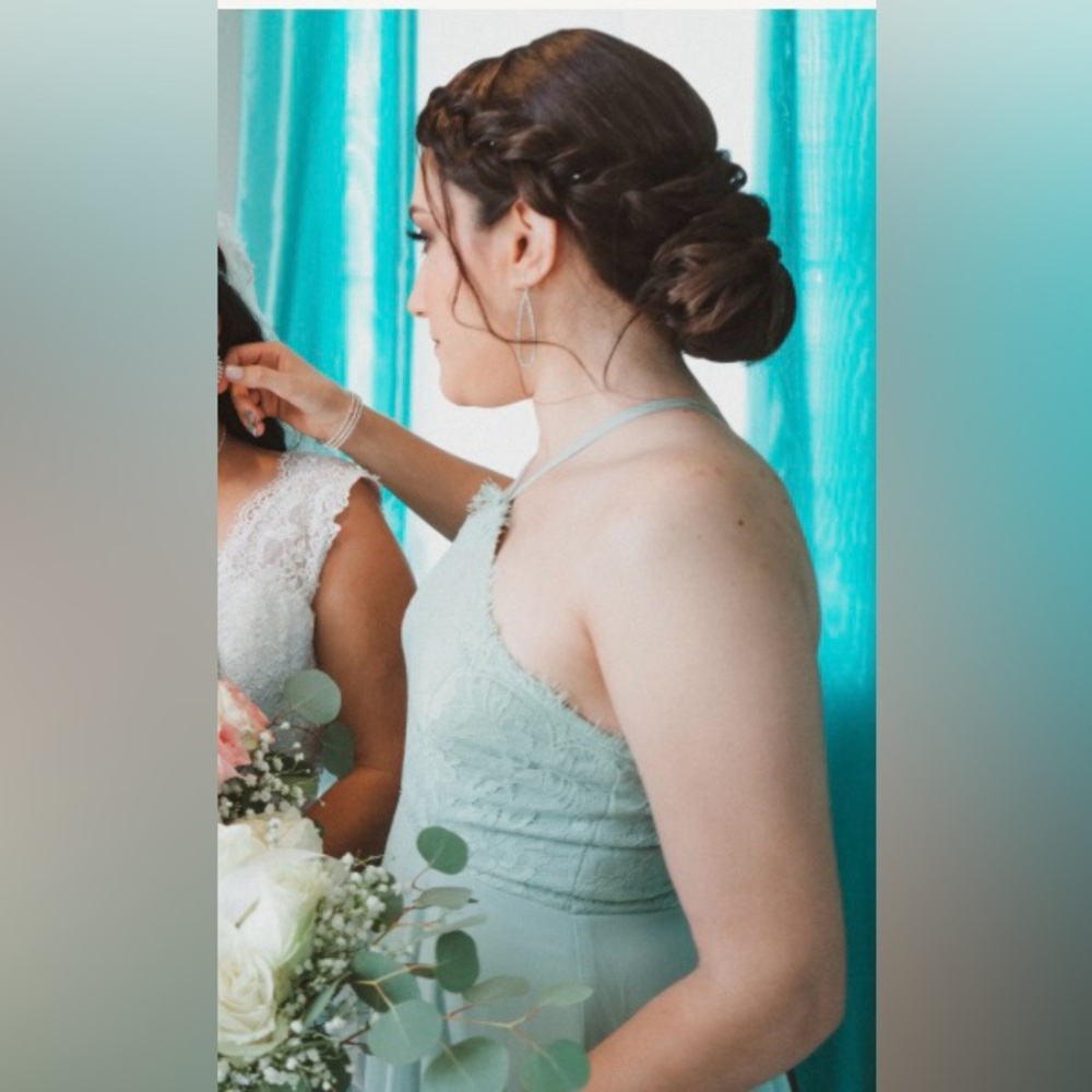 Elegant bridesmaid dress, green pastel color.